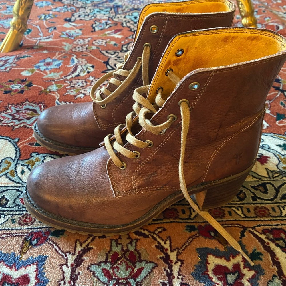 Frye Sabrina 6G Brown Lace Up Leather Boots